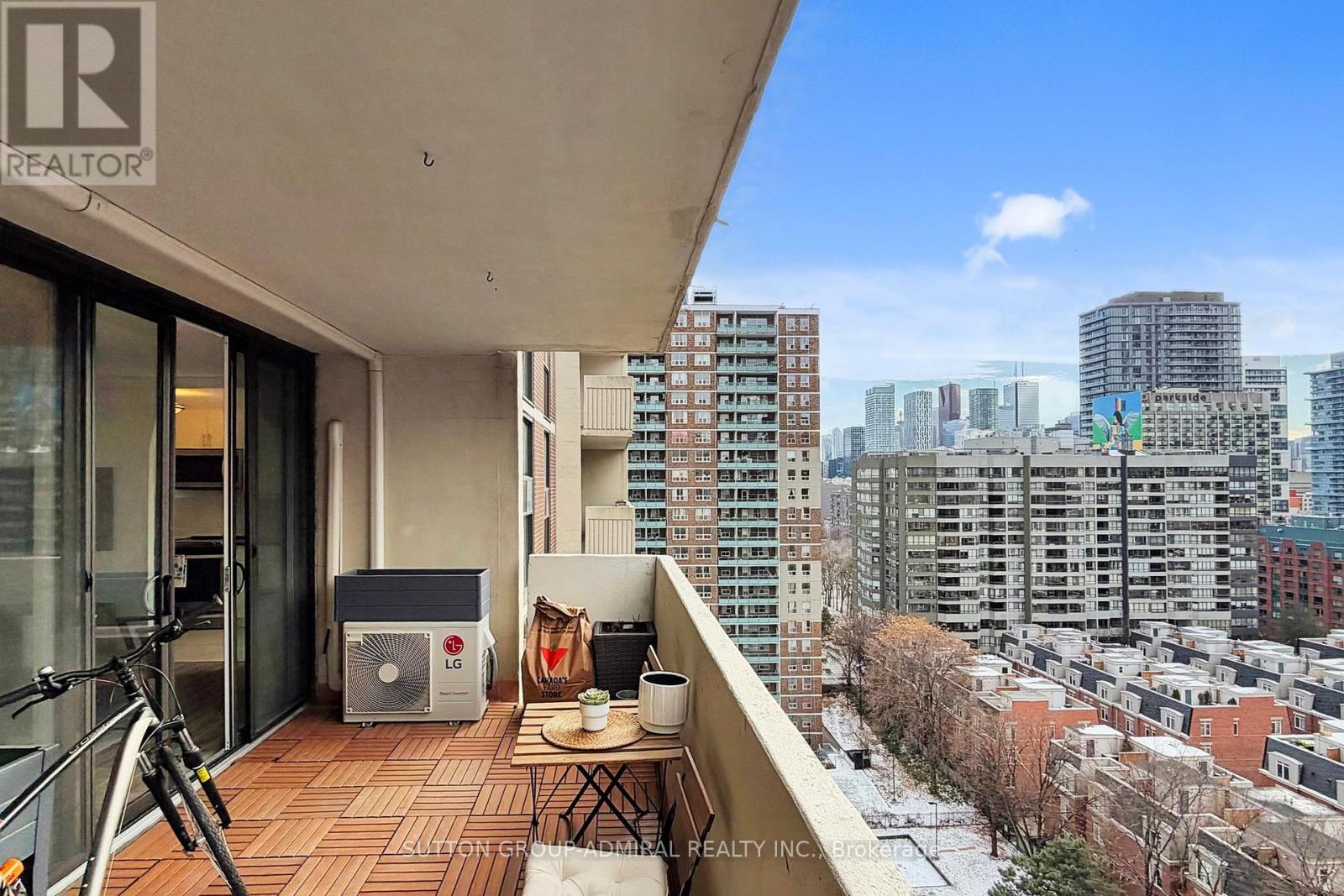 1509 - 40 Homewood Avenue, Toronto, ON - Outdoor