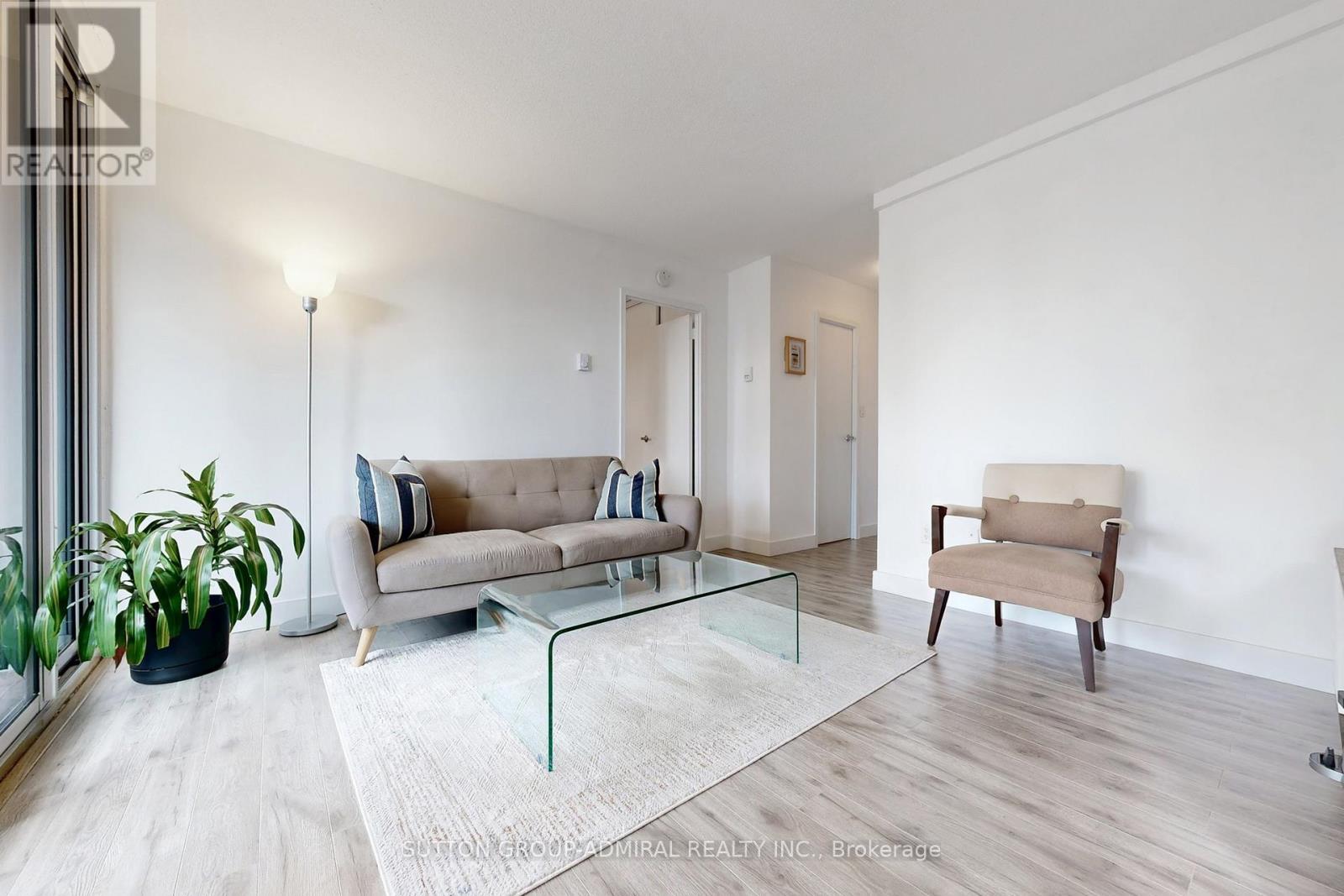 1509 - 40 Homewood Avenue, Toronto, ON - Indoor Photo Showing Living Room