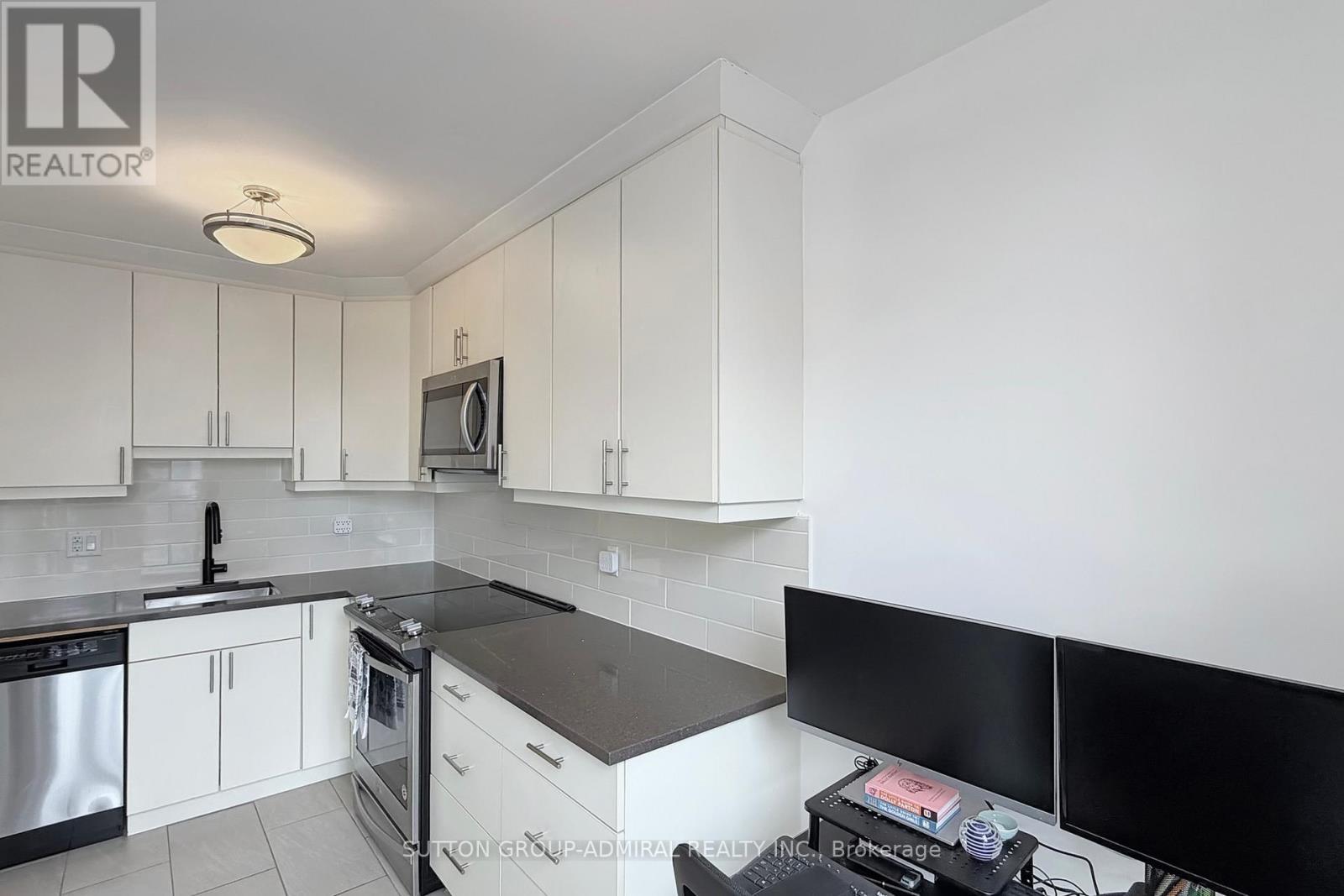 1509 - 40 Homewood Avenue, Toronto, ON - Indoor Photo Showing Kitchen
