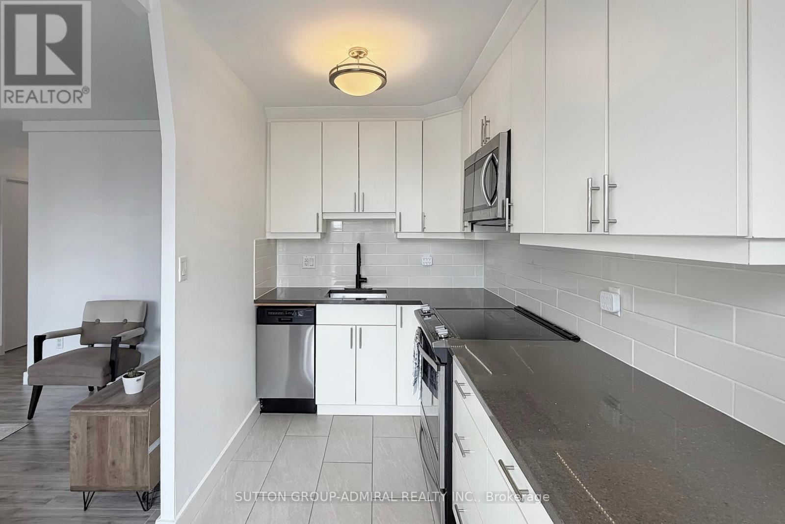 1509 - 40 Homewood Avenue, Toronto, ON - Indoor Photo Showing Kitchen With Upgraded Kitchen