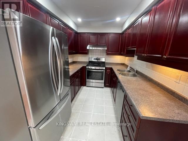 102 Lucena Crescent, Vaughan, ON - Indoor Photo Showing Kitchen With Double Sink