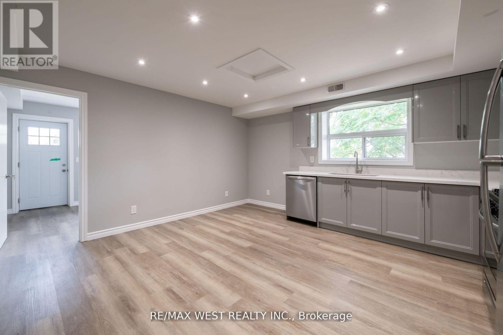 3 - 2A Fort Rouille Street, Toronto, ON - Indoor