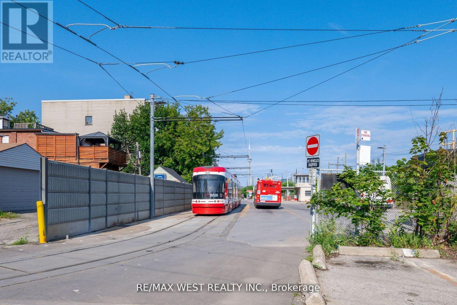 3 - 2A Fort Rouille Street, Toronto, ON - Outdoor