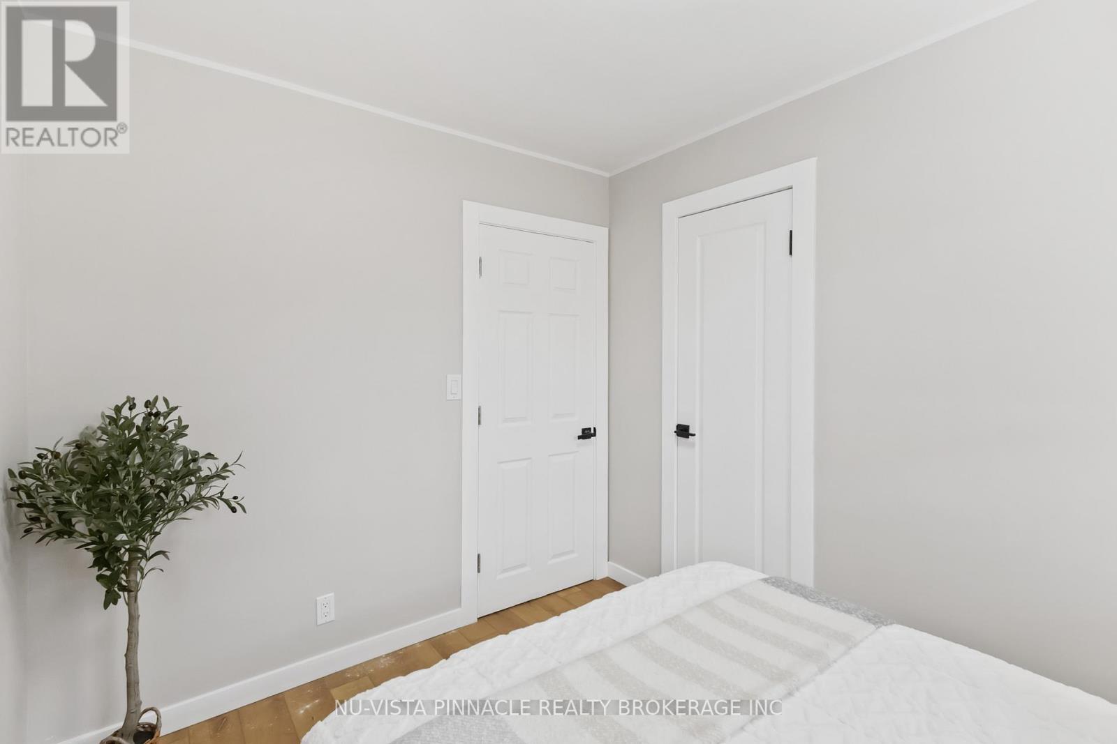 1840 Royal Crescent W, London East (East H), ON - Indoor Photo Showing Bedroom