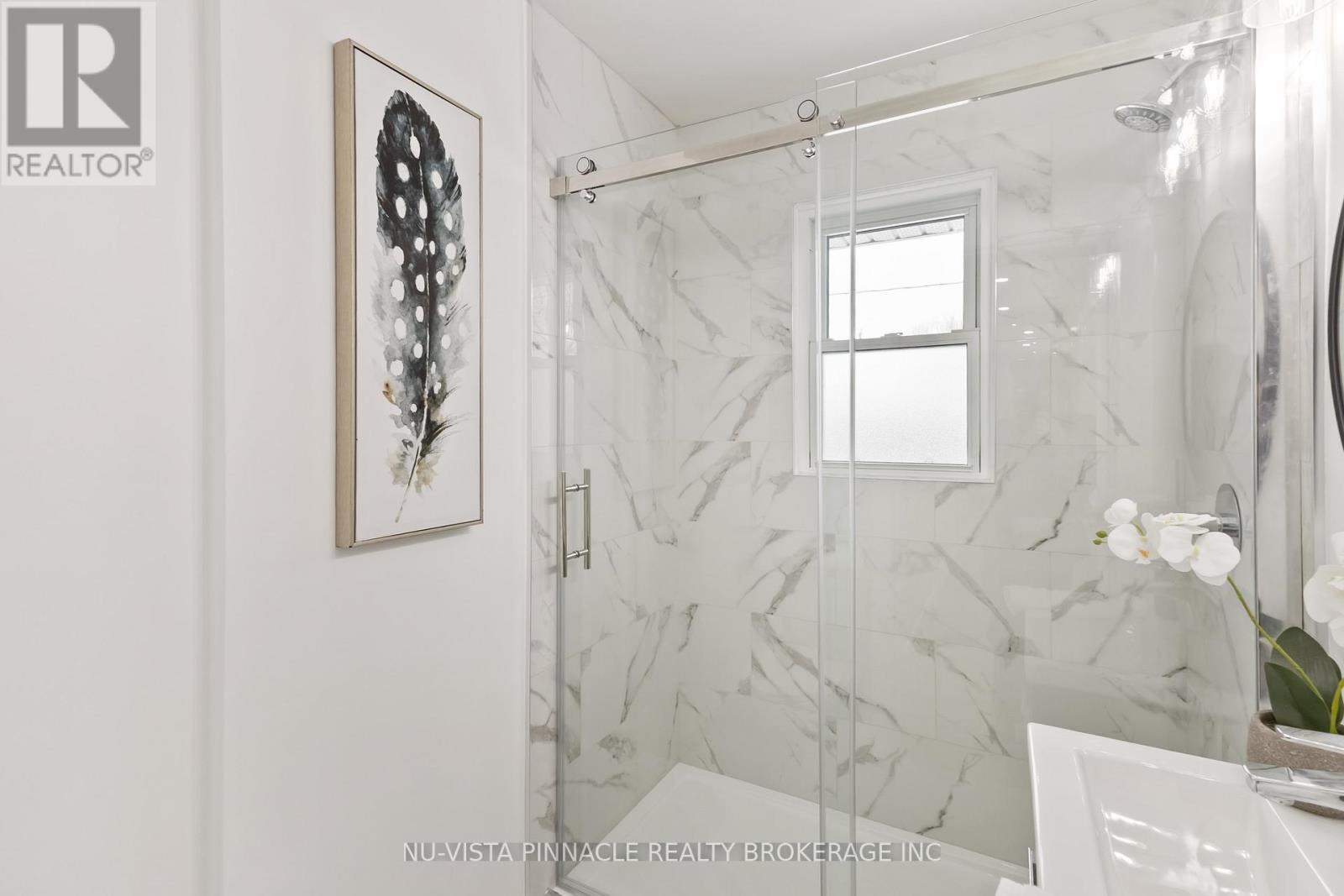 1840 Royal Crescent W, London East (East H), ON - Photo Showing Bathroom