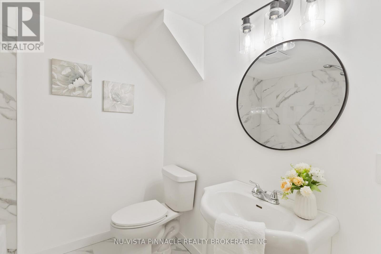 1840 Royal Crescent W, London East (East H), ON - Indoor Photo Showing Bathroom