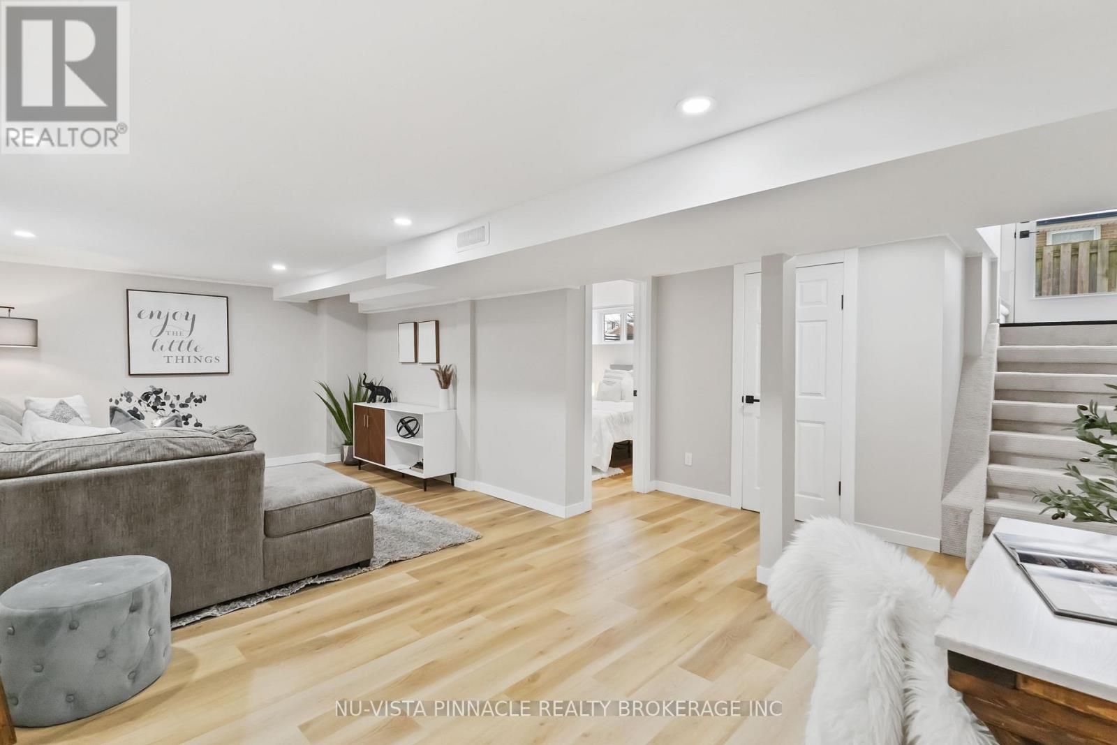 1840 Royal Crescent W, London East (East H), ON - Indoor