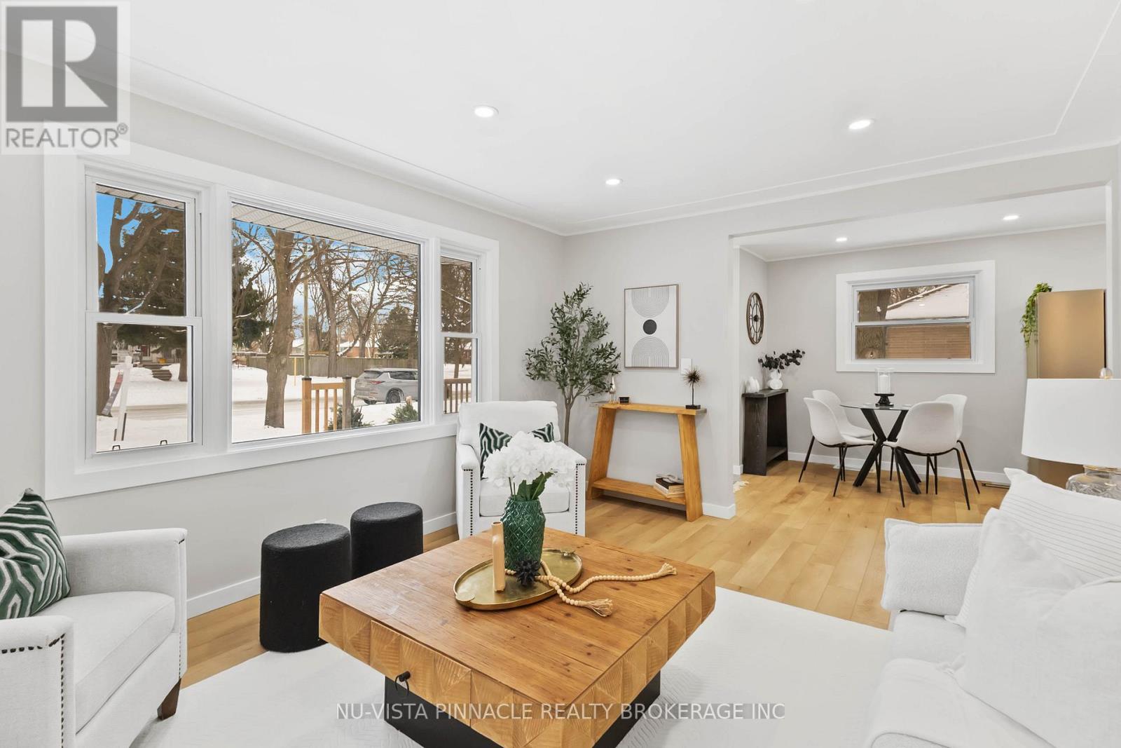 1840 Royal Crescent W, London East (East H), ON - Indoor Photo Showing Living Room