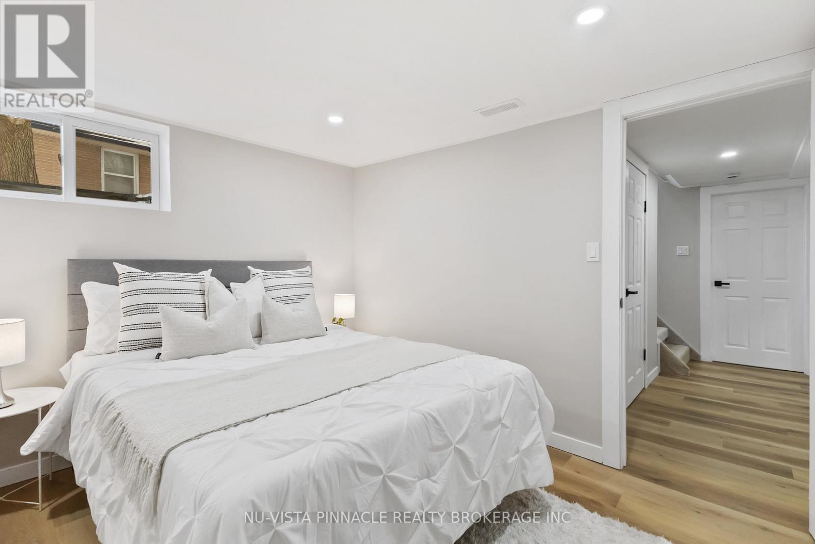 1840 Royal Crescent W, London East (East H), ON - Indoor Photo Showing Bedroom