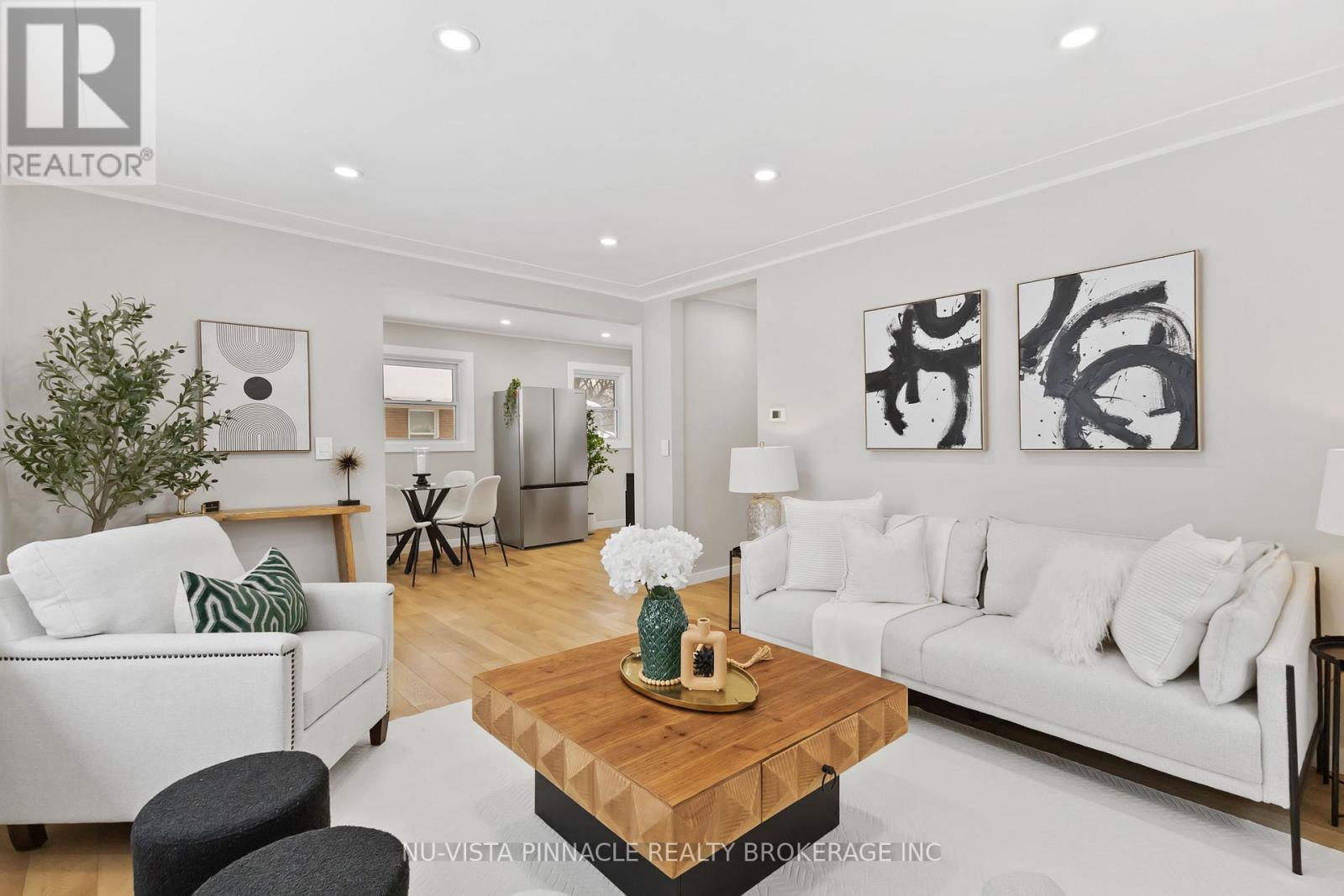 1840 Royal Crescent W, London East (East H), ON - Indoor Photo Showing Living Room