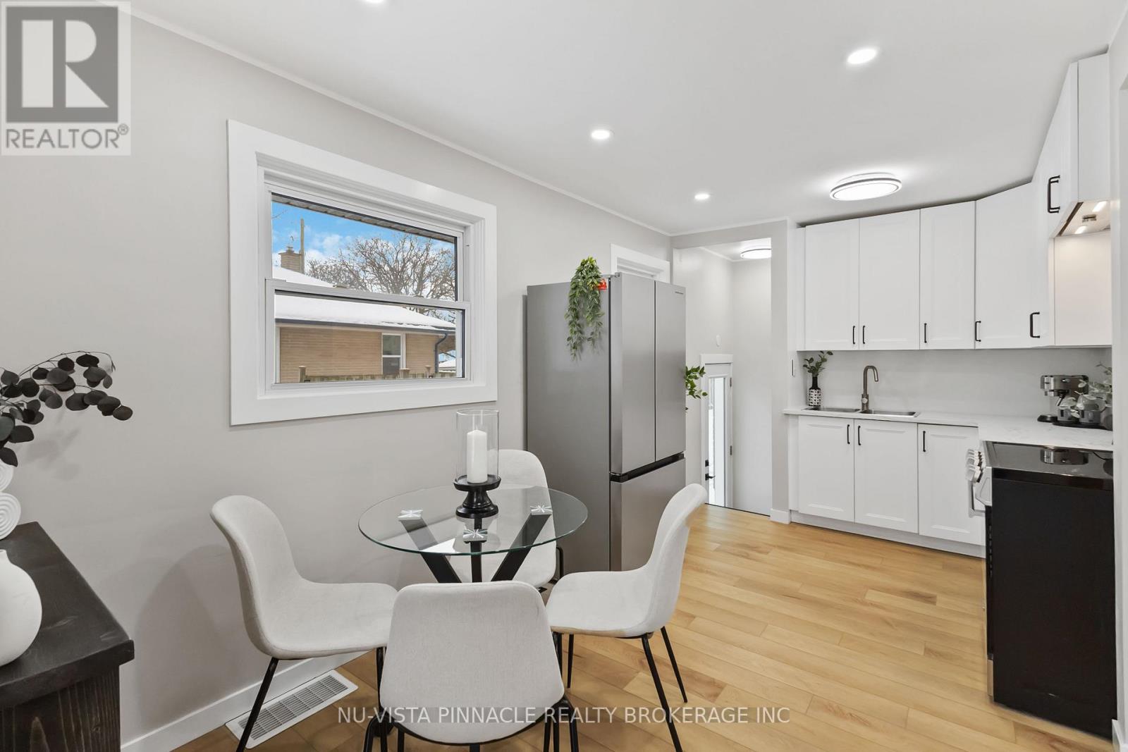 1840 Royal Crescent W, London East (East H), ON - Indoor Photo Showing Dining Room