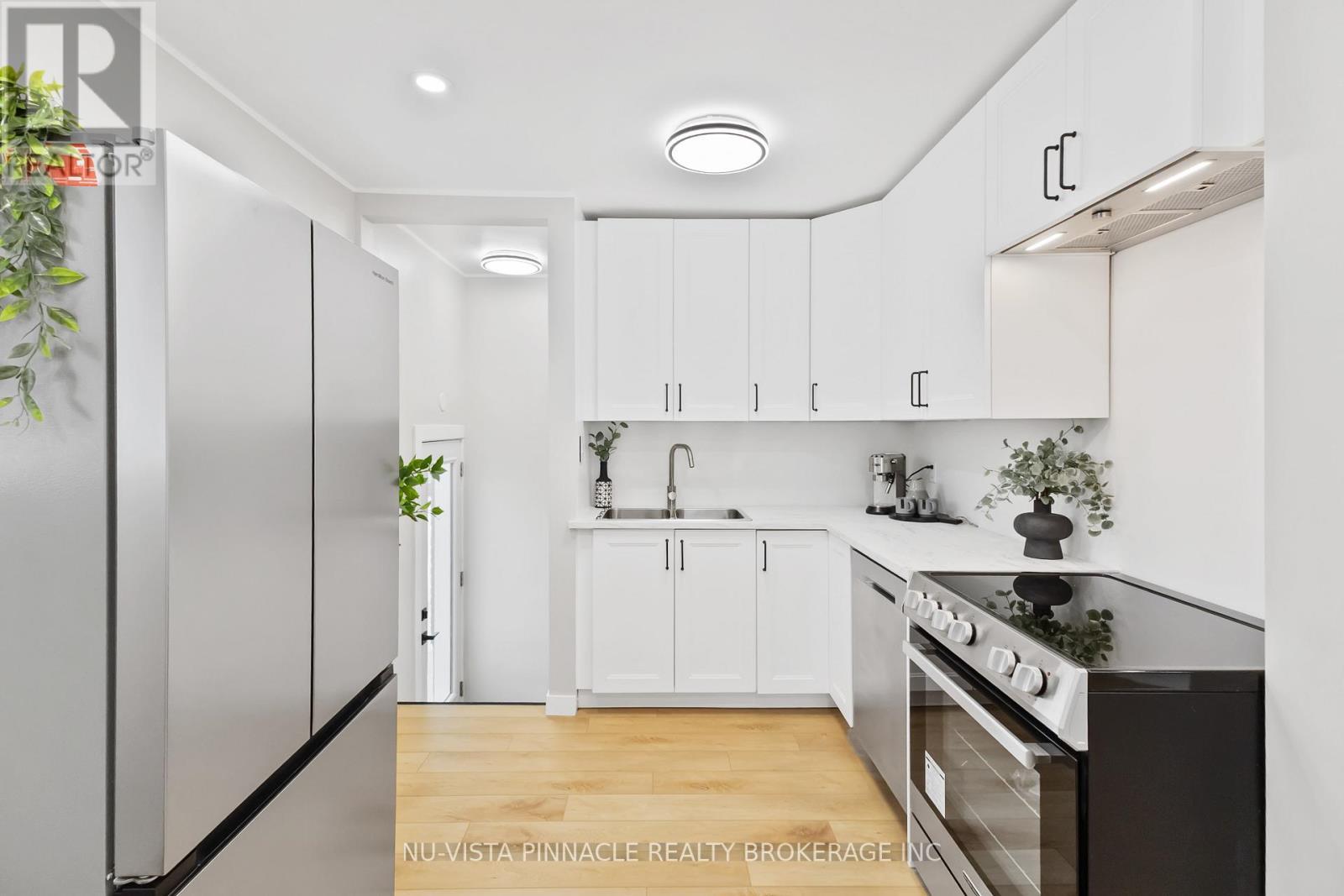 1840 Royal Crescent W, London East (East H), ON - Indoor Photo Showing Kitchen