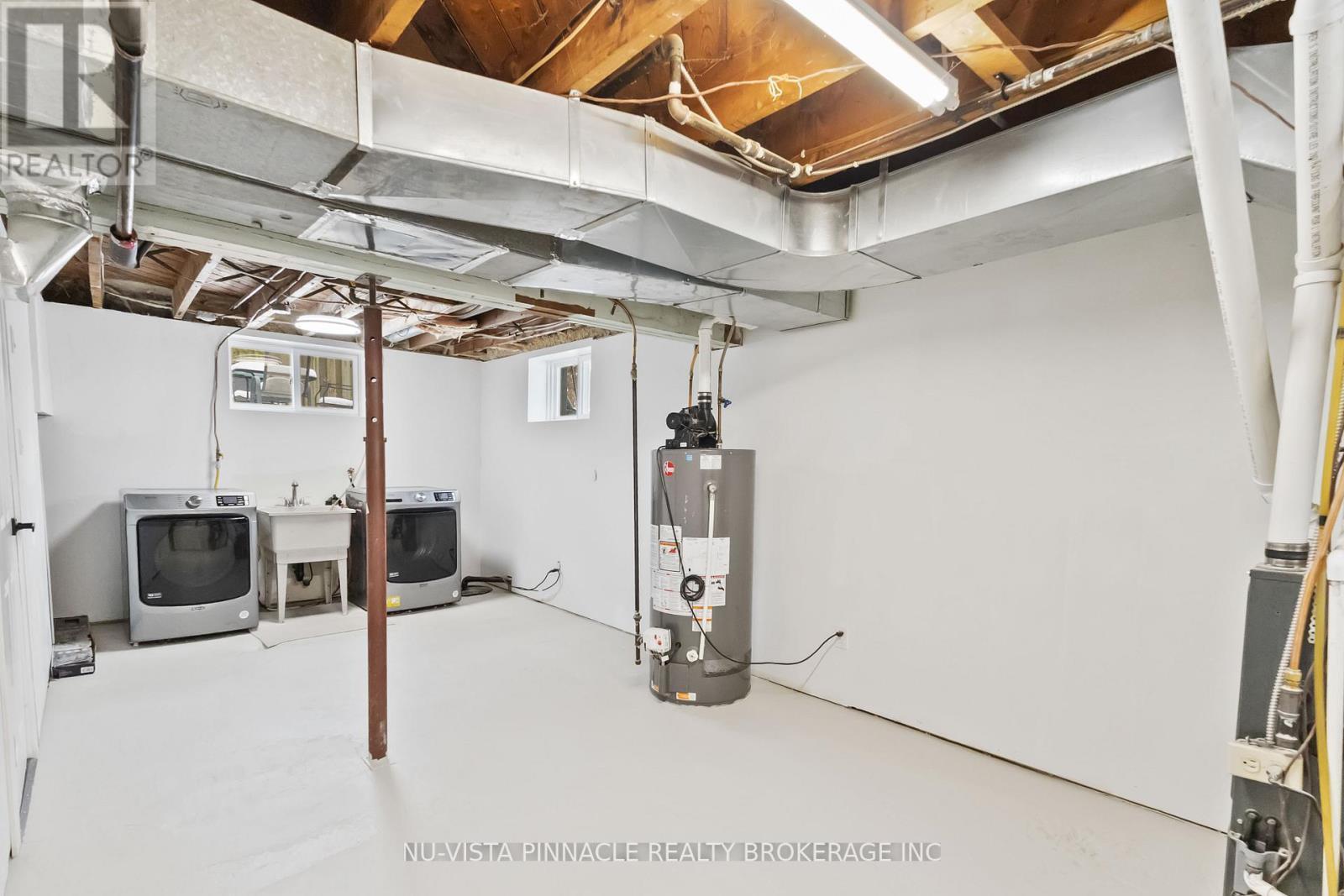 1840 Royal Crescent W, London East (East H), ON - Indoor Photo Showing Basement