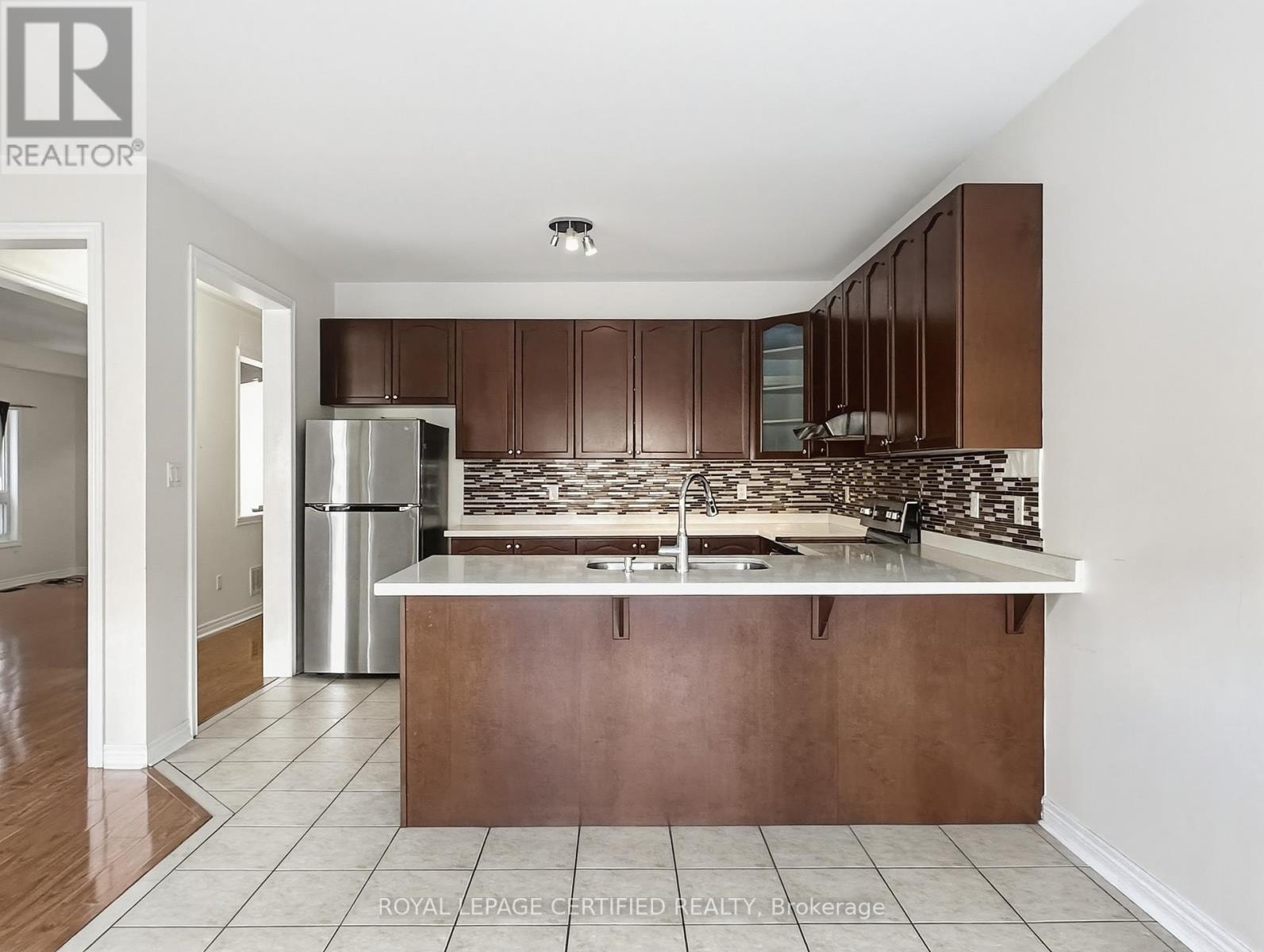 45 Alice Springs Crescent, Brampton, ON - Indoor Photo Showing Kitchen