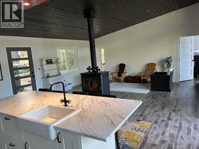 8444 West Sakinaw Lakeshore Way, Pender Harbour, BC - Indoor