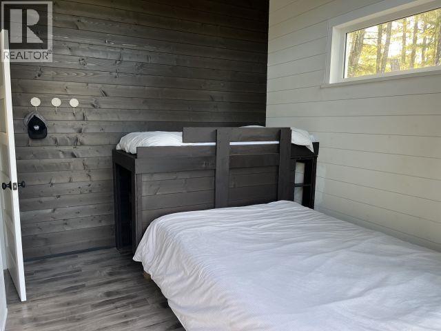 8444 West Sakinaw Lakeshore Way, Pender Harbour, BC - Indoor Photo Showing Bedroom