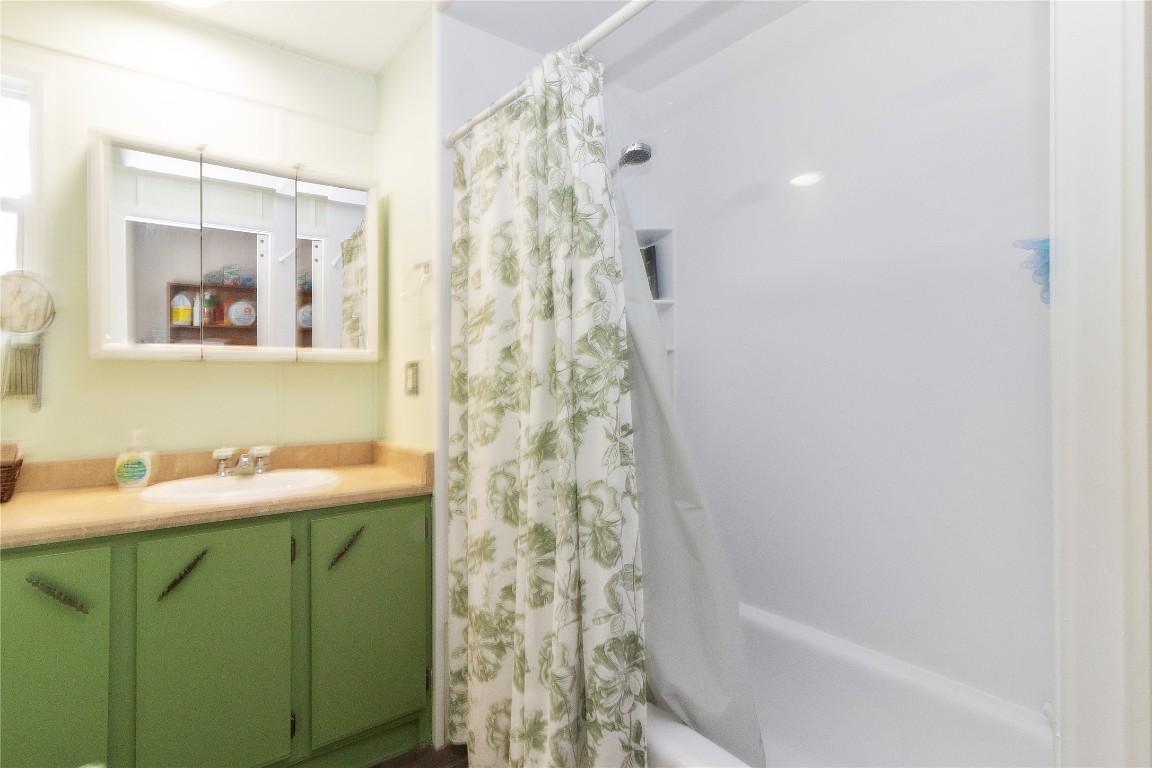 141-3745 Lakeshore Road, Kelowna, BC