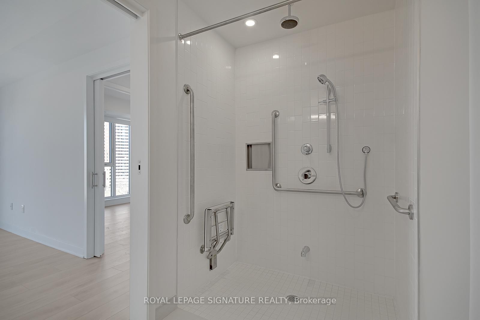 609-130 River Street, Toronto, ON - Indoor