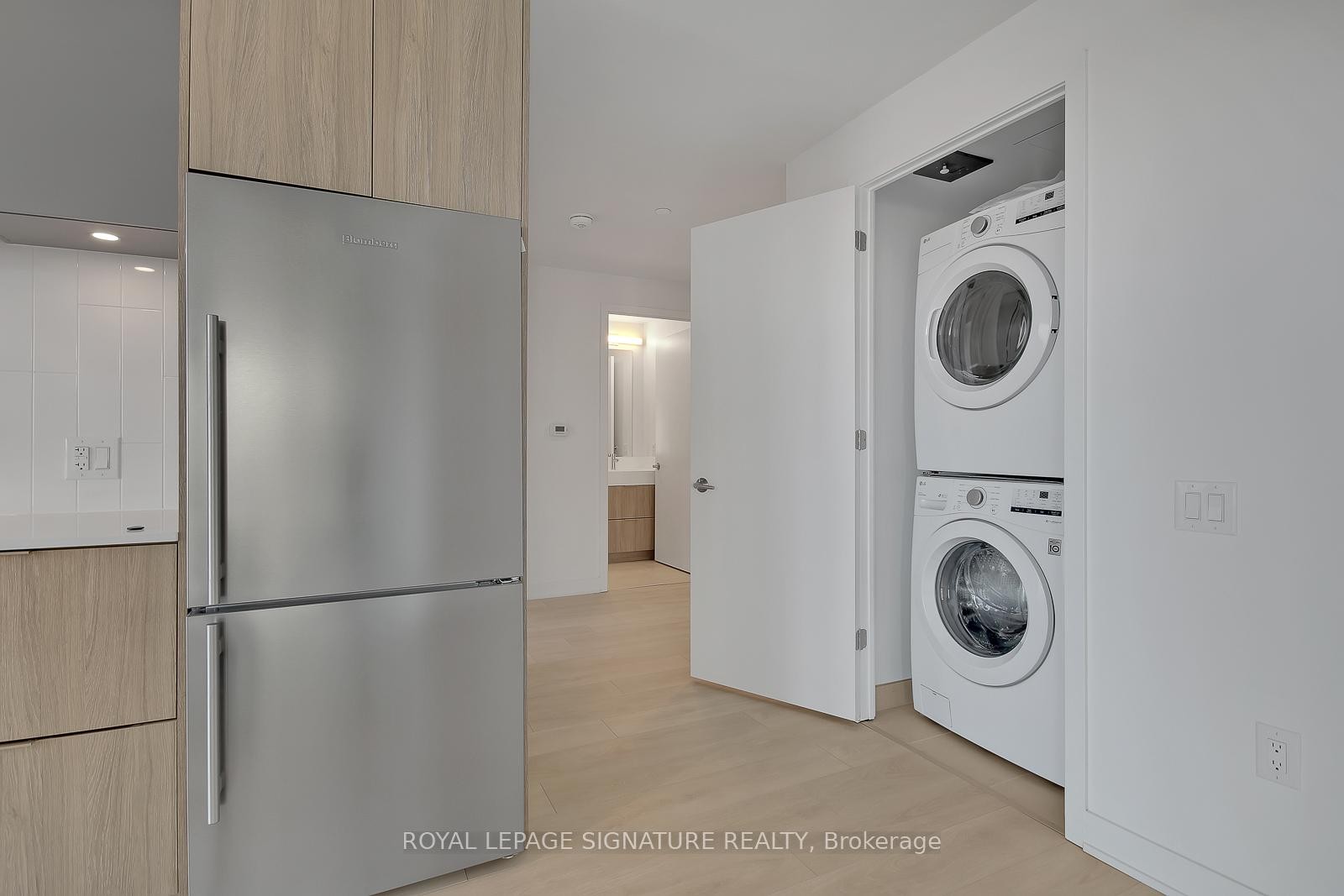 609-130 River Street, Toronto, ON - Indoor Photo Showing Laundry Room