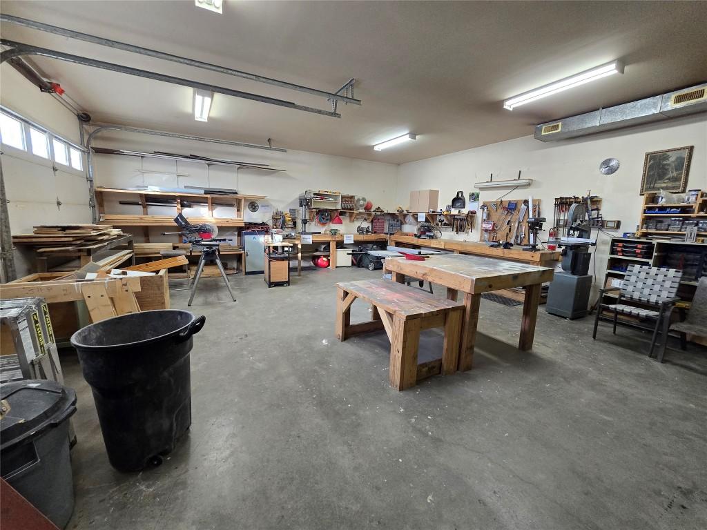 113-8000 Highland Road, Vernon, BC - Indoor Photo Showing Garage