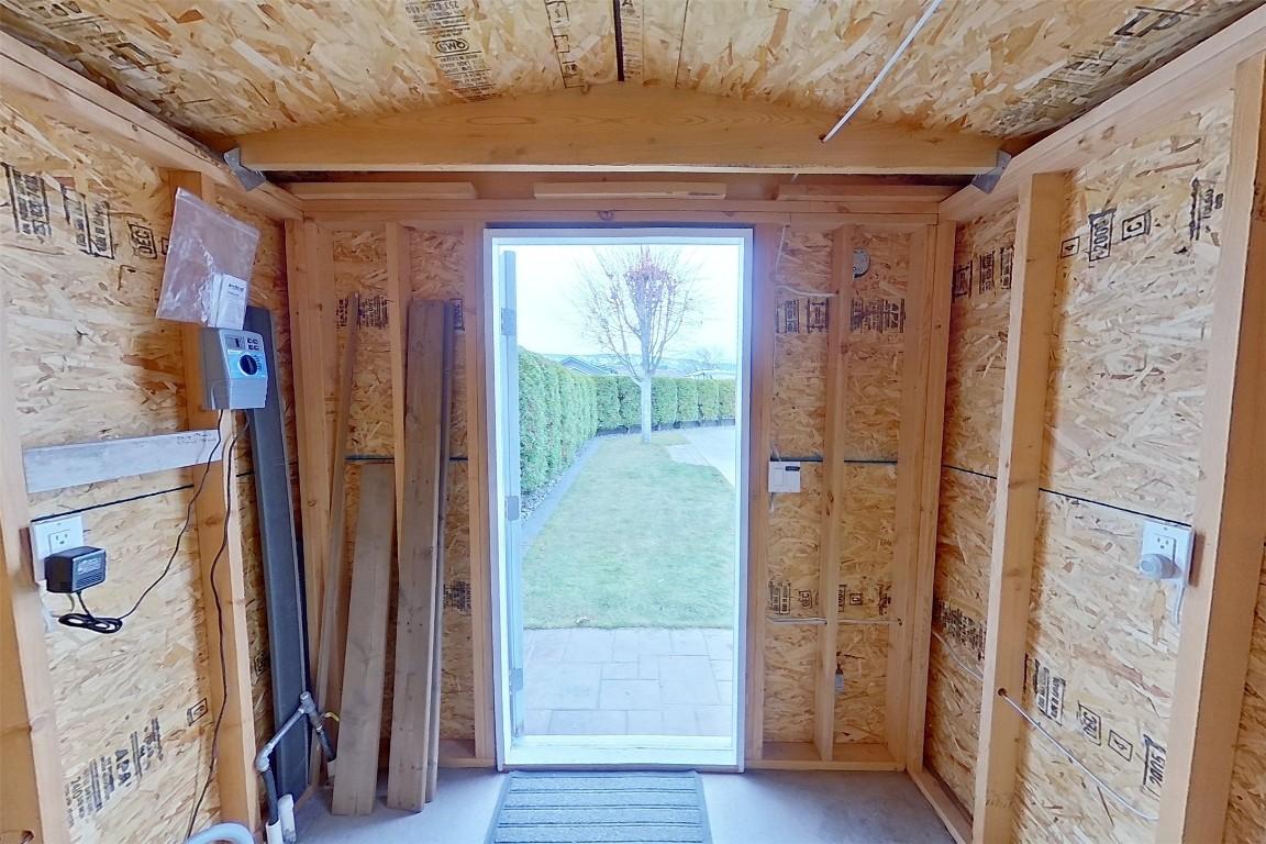 113-8000 Highland Road, Vernon, BC - Indoor Photo Showing Other Room