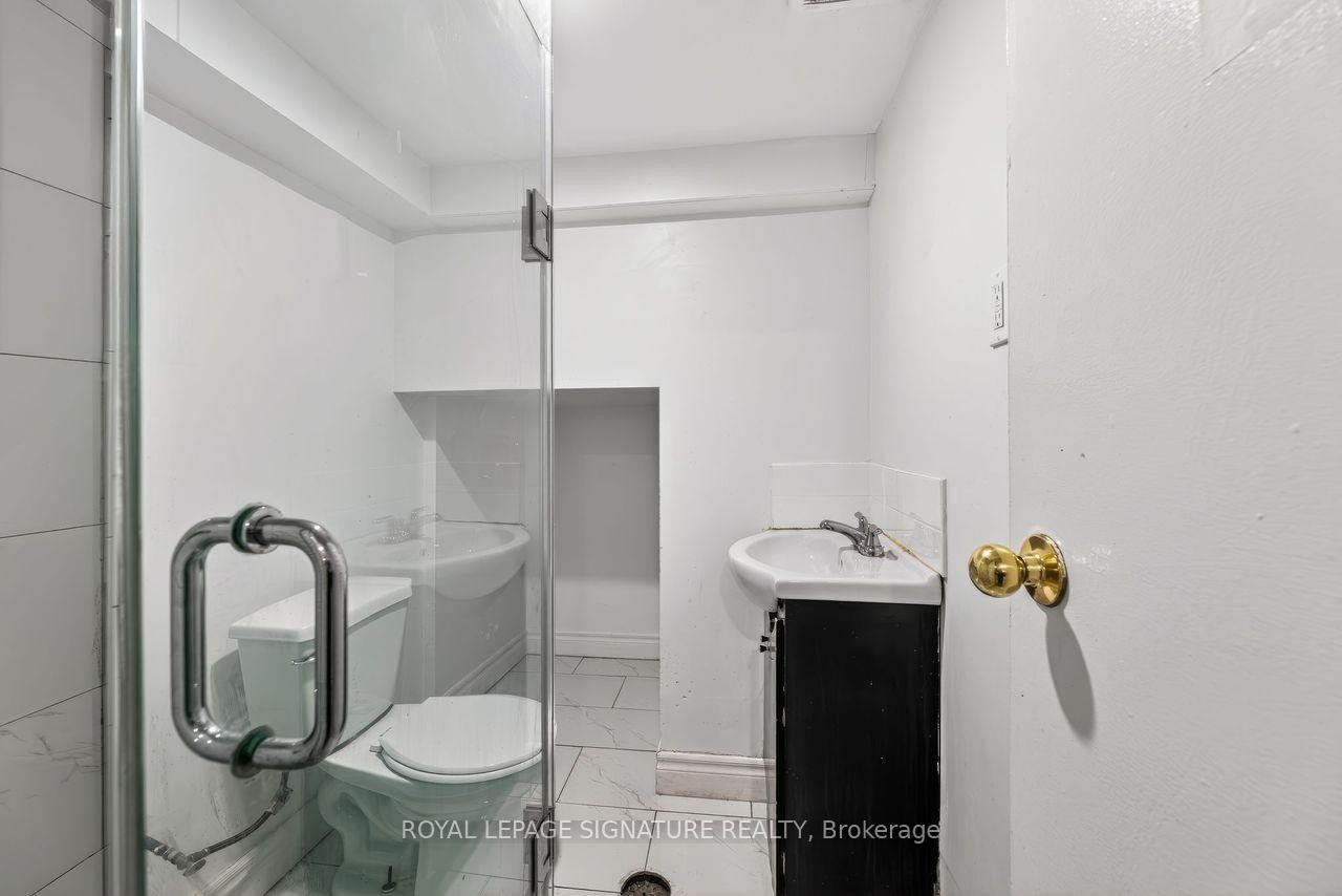 Lower-224 Alsace Road S, Richmond Hill, ON