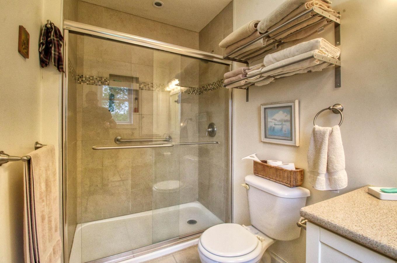 Ensuite bathroom - 60 Rue Lambton, Ormstown, QC - Indoor Photo Showing Bathroom