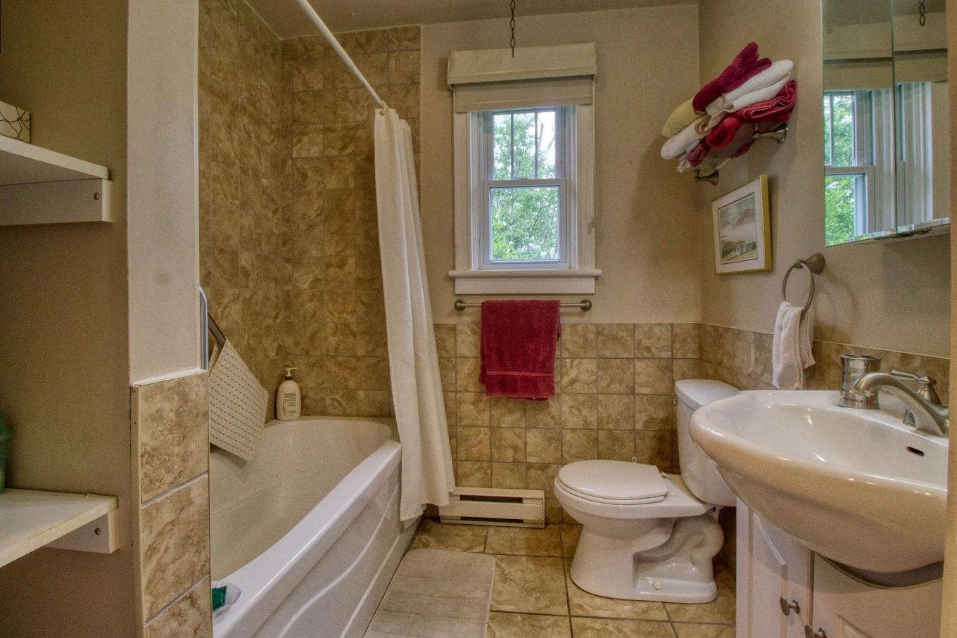 Bathroom - 60 Rue Lambton, Ormstown, QC - Indoor Photo Showing Bathroom