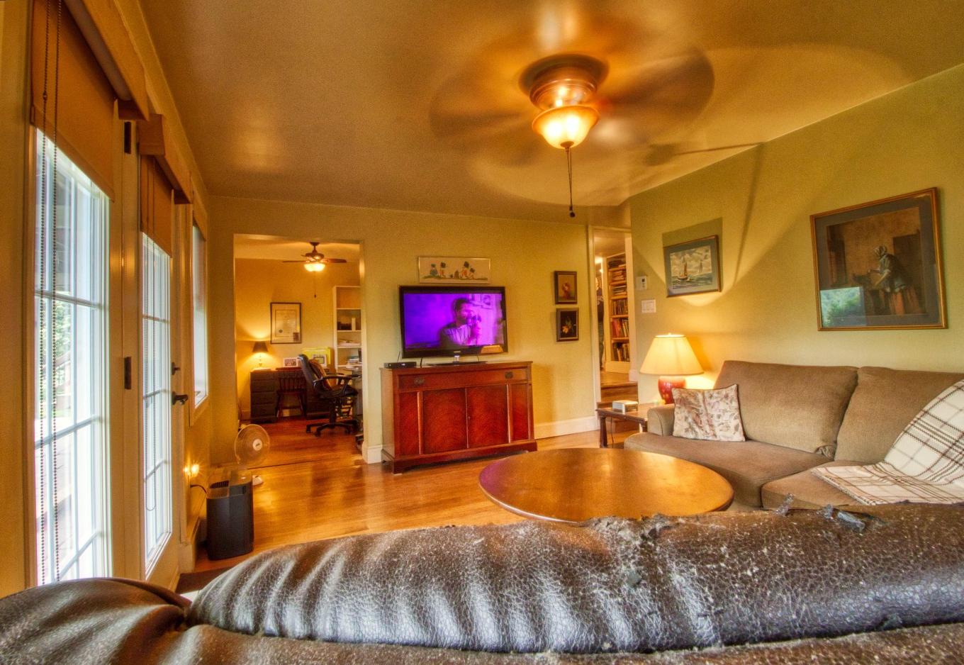 Den - 60 Rue Lambton, Ormstown, QC - Indoor Photo Showing Living Room