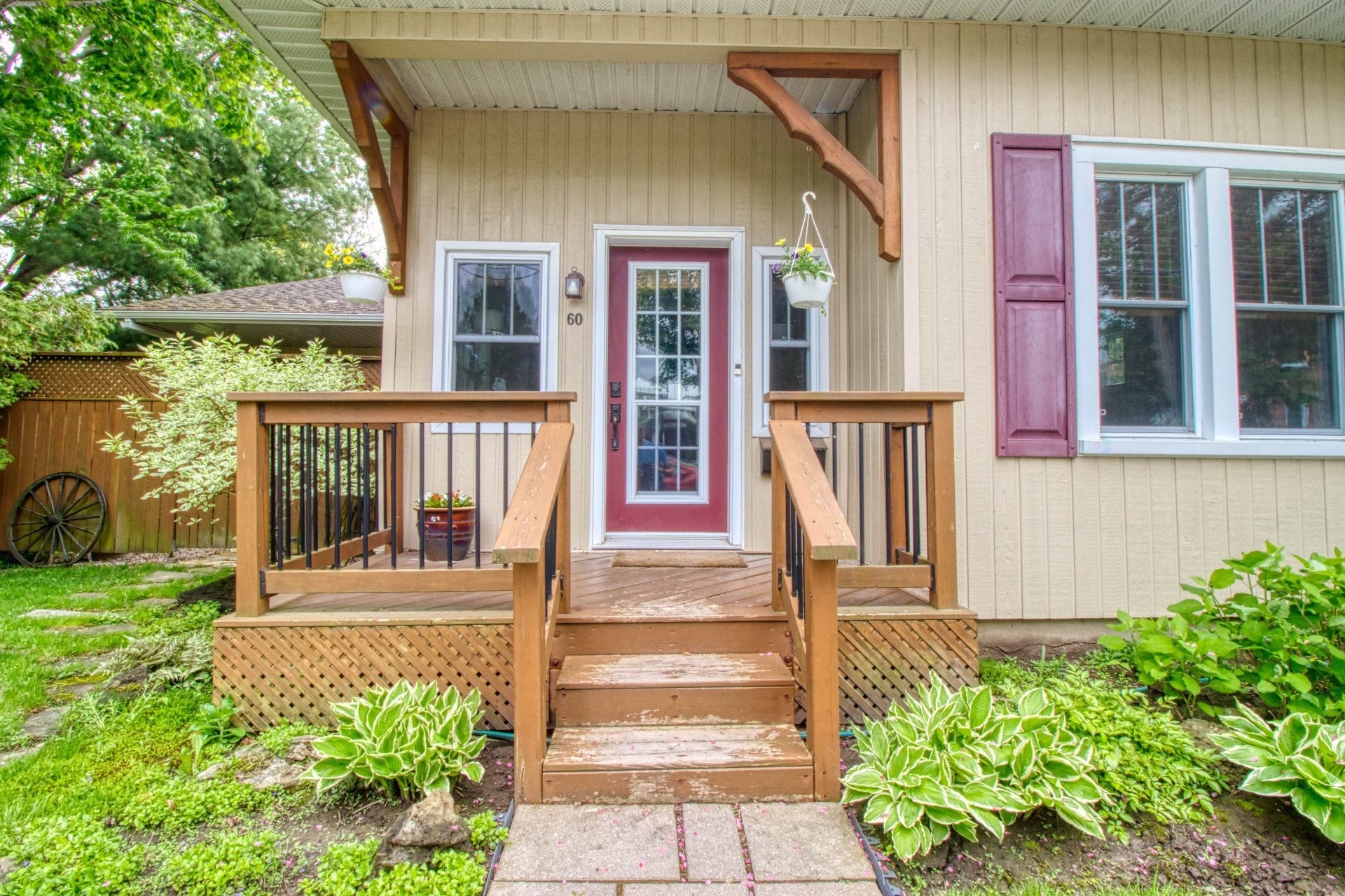 Entrée extérieure - 60 Rue Lambton, Ormstown, QC - Outdoor With Deck Patio Veranda