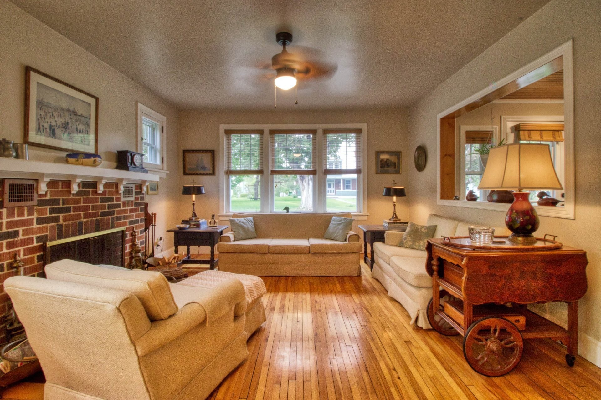 Salon - 60 Rue Lambton, Ormstown, QC - Indoor Photo Showing Living Room With Fireplace
