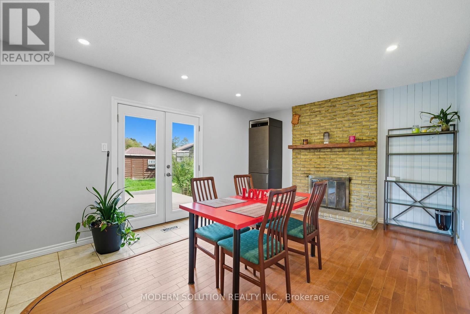 5 Woodlawn Court, Whitby, ON - Indoor