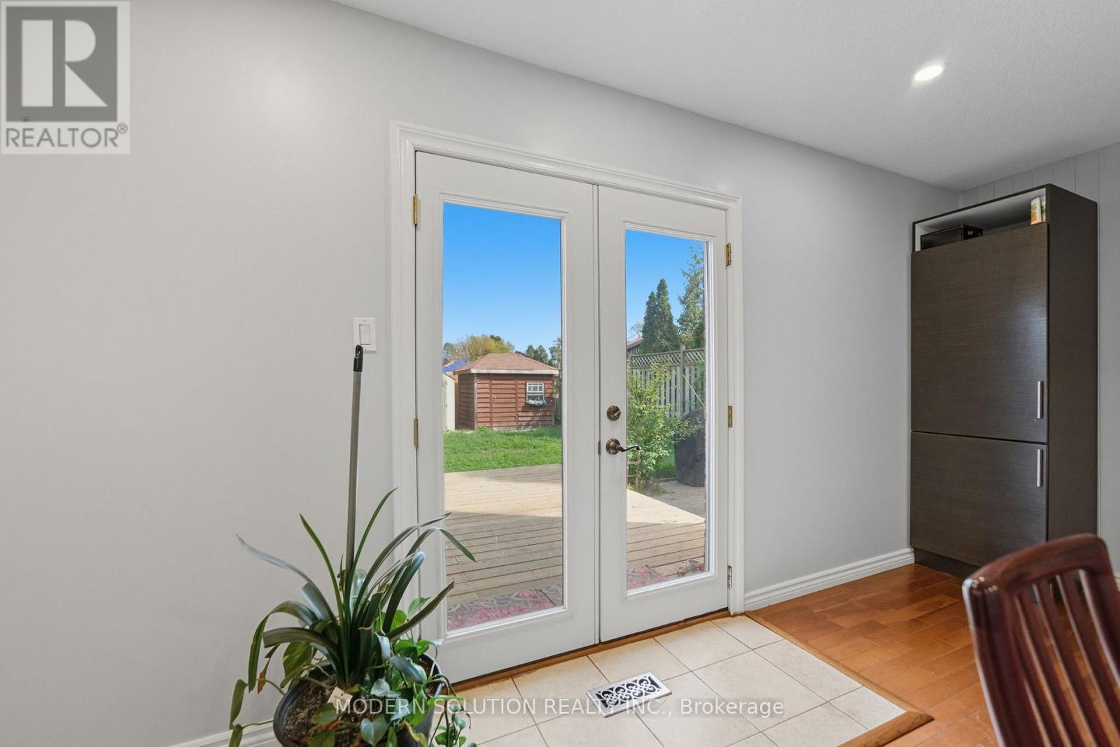5 Woodlawn Court, Whitby, ON - Indoor Photo Showing Other Room