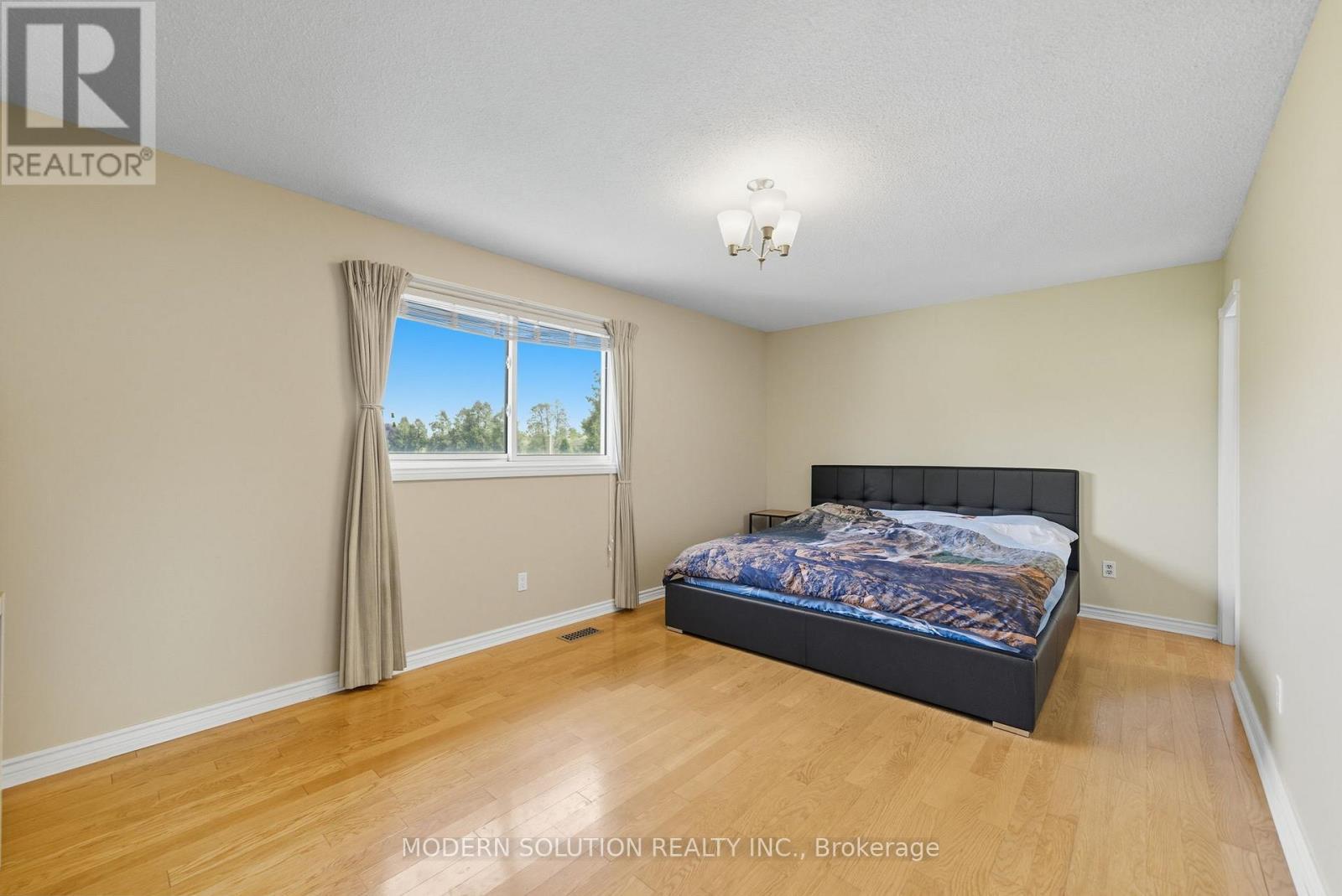 5 Woodlawn Court, Whitby, ON - Indoor Photo Showing Bedroom