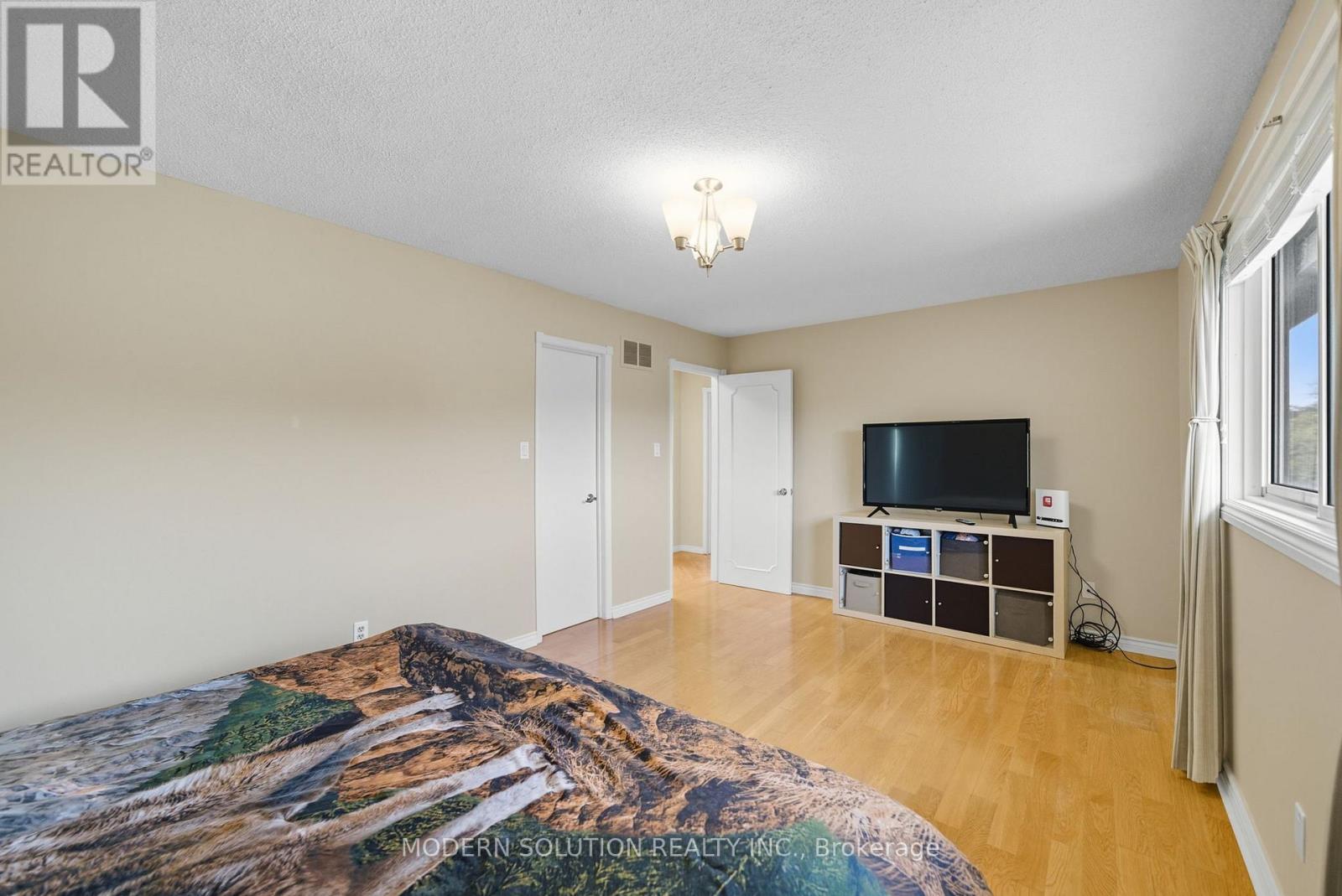5 Woodlawn Court, Whitby, ON - Indoor Photo Showing Bedroom