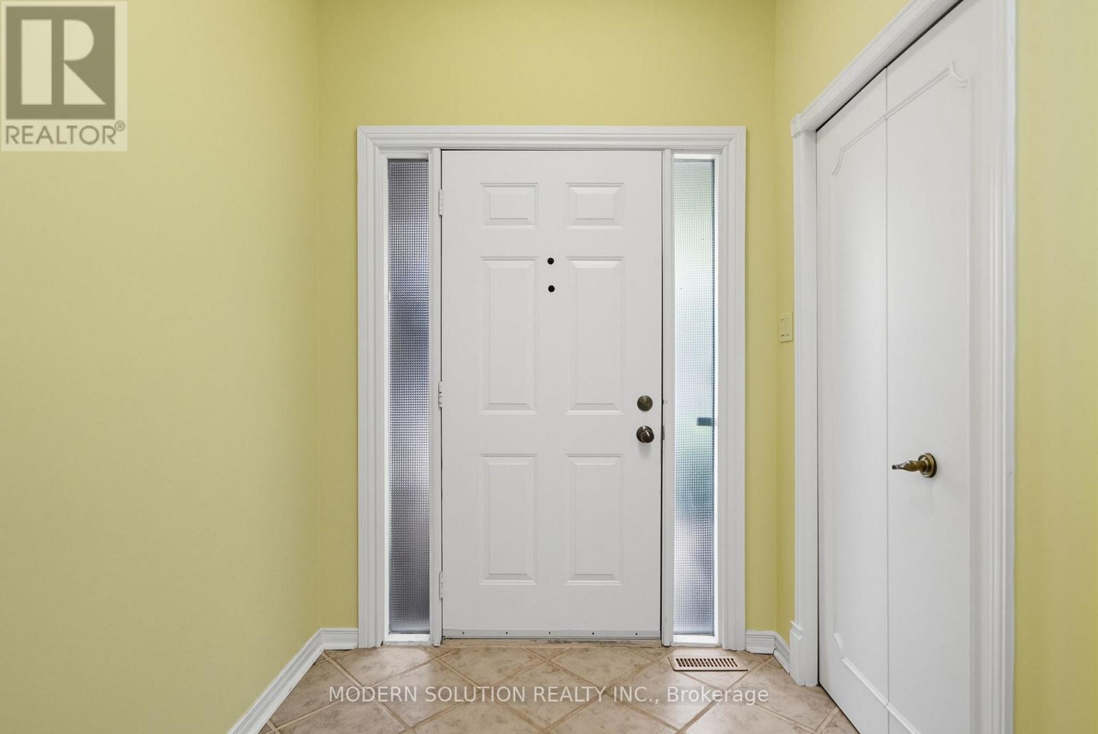 5 Woodlawn Court, Whitby, ON - Indoor Photo Showing Other Room