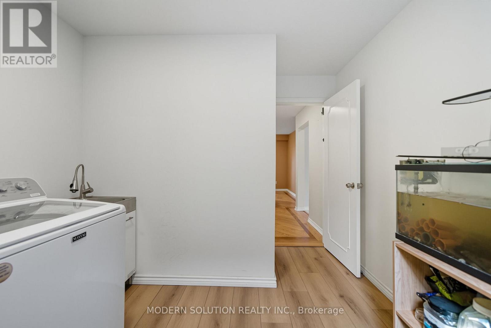 5 Woodlawn Court, Whitby, ON - Indoor Photo Showing Laundry Room