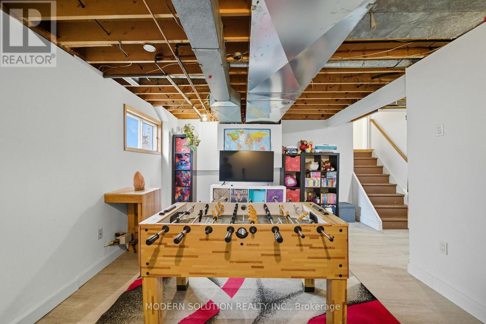 5 Woodlawn Court, Whitby, ON - Indoor