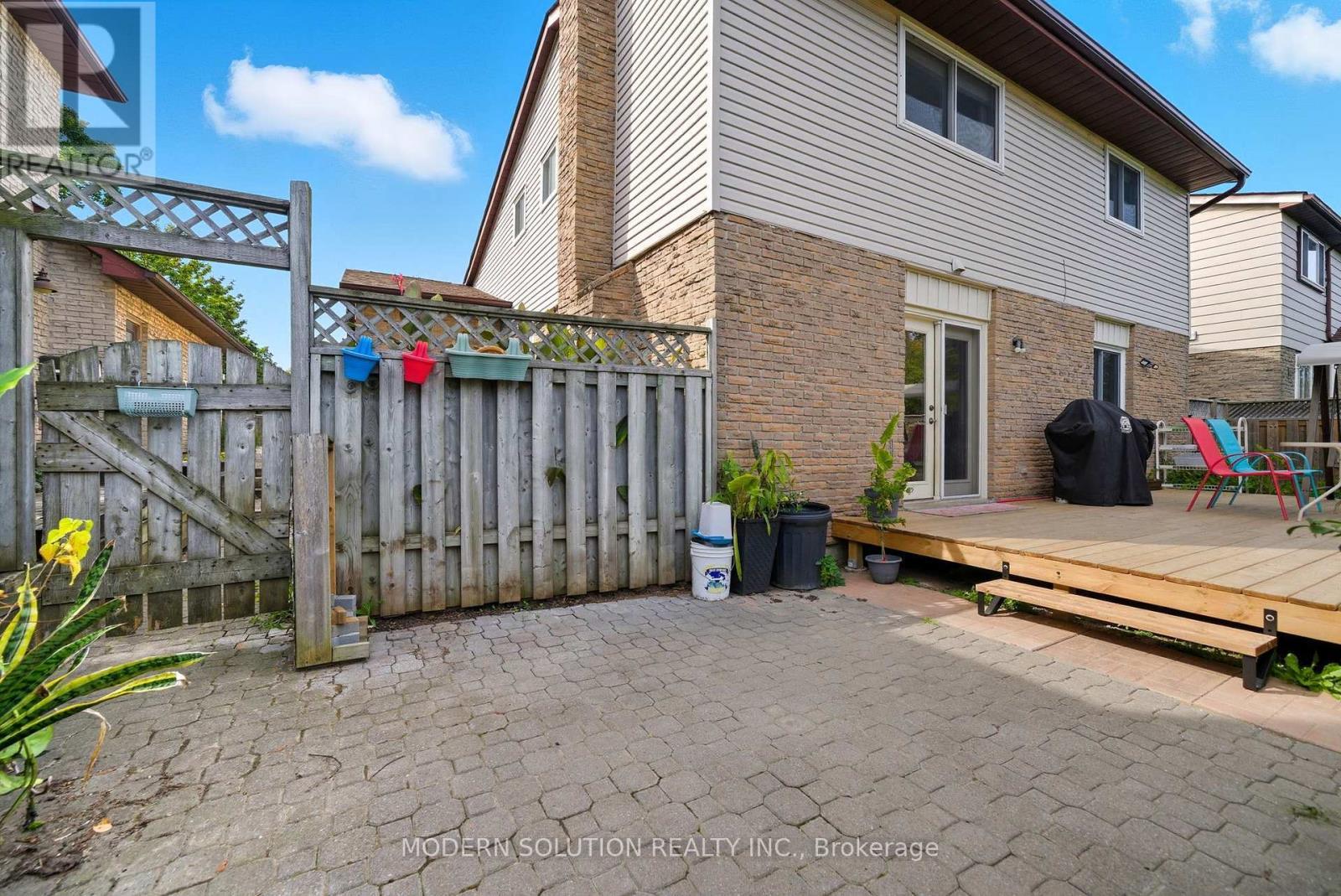 5 Woodlawn Court, Whitby, ON - Outdoor With Exterior