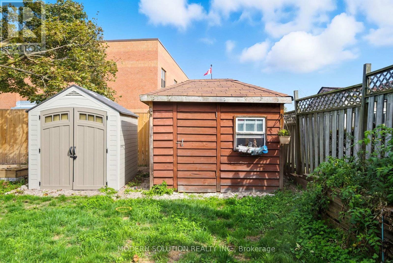 5 Woodlawn Court, Whitby, ON - Outdoor