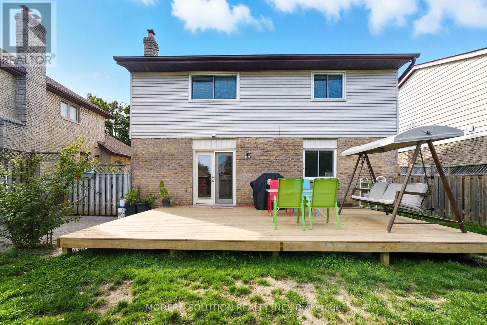 5 Woodlawn Court, Whitby, ON - Outdoor With Exterior