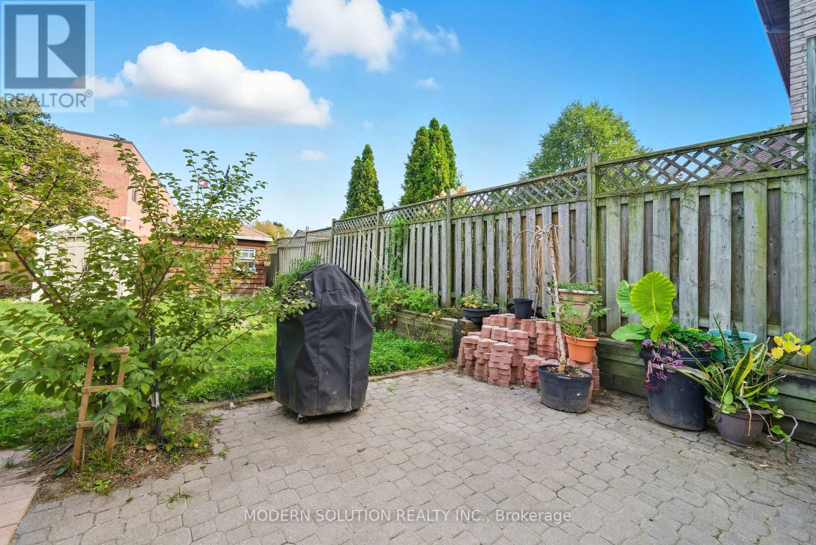 5 Woodlawn Court, Whitby, ON - Outdoor