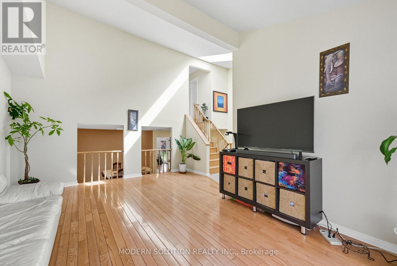 5 Woodlawn Court, Whitby, ON - Indoor Photo Showing Other Room