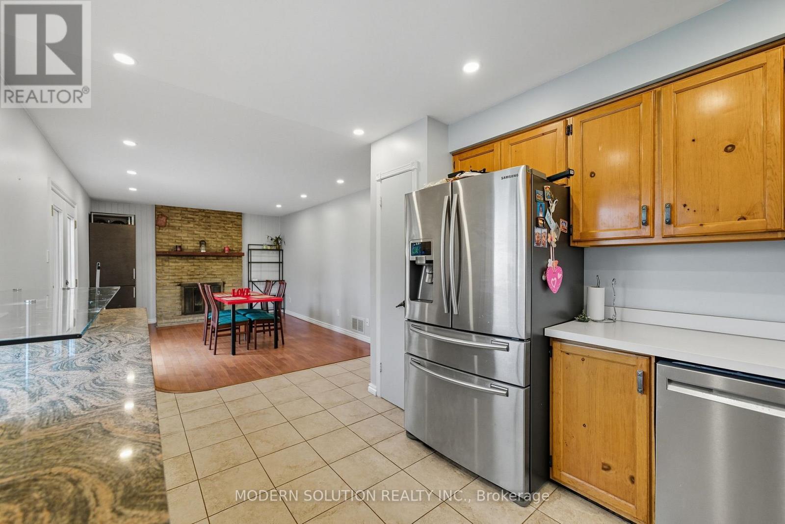 5 Woodlawn Court, Whitby, ON - Indoor Photo Showing Kitchen
