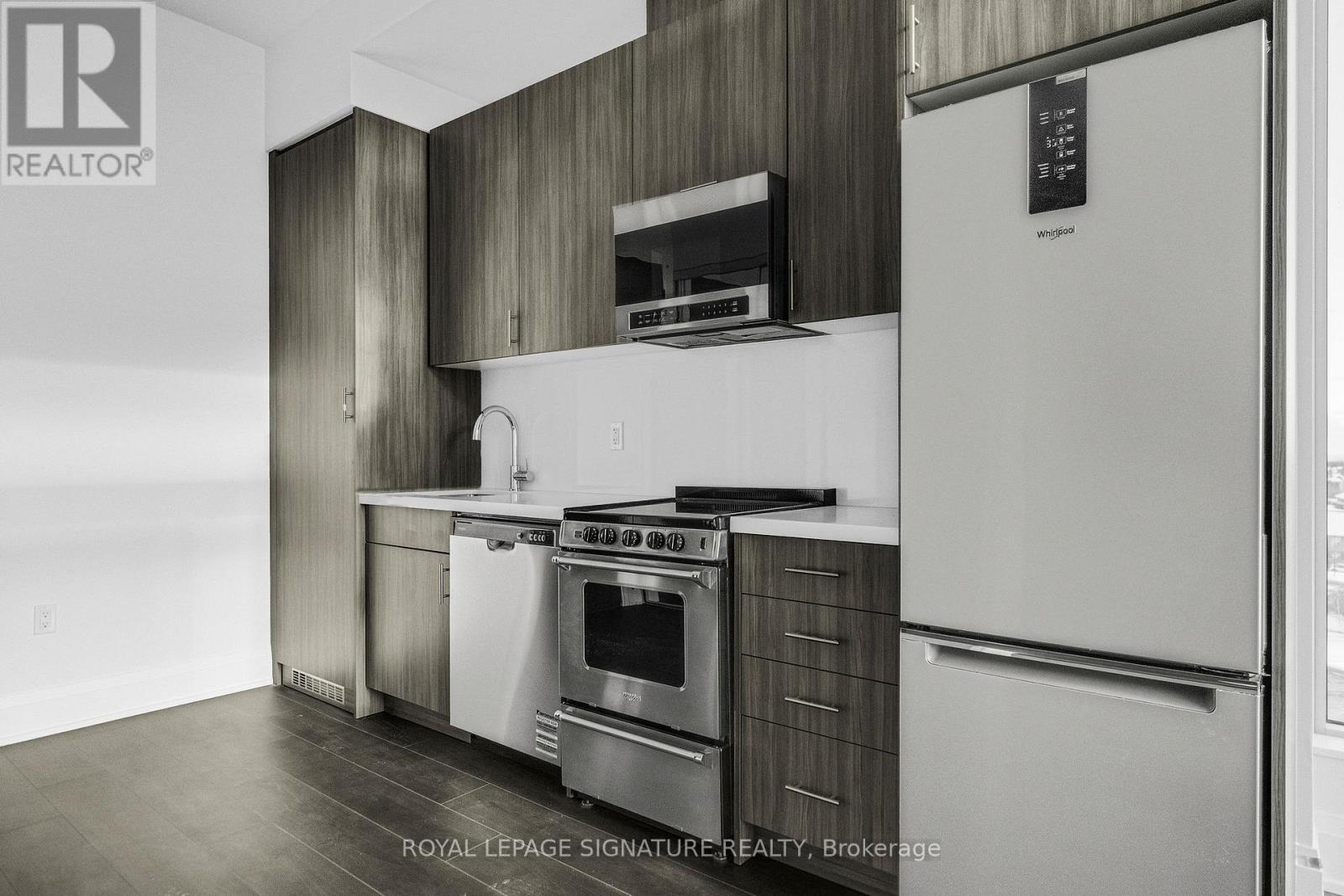 Ph111 - 412 Silver Maple Road, Oakville, ON - Indoor Photo Showing Kitchen With Stainless Steel Kitchen