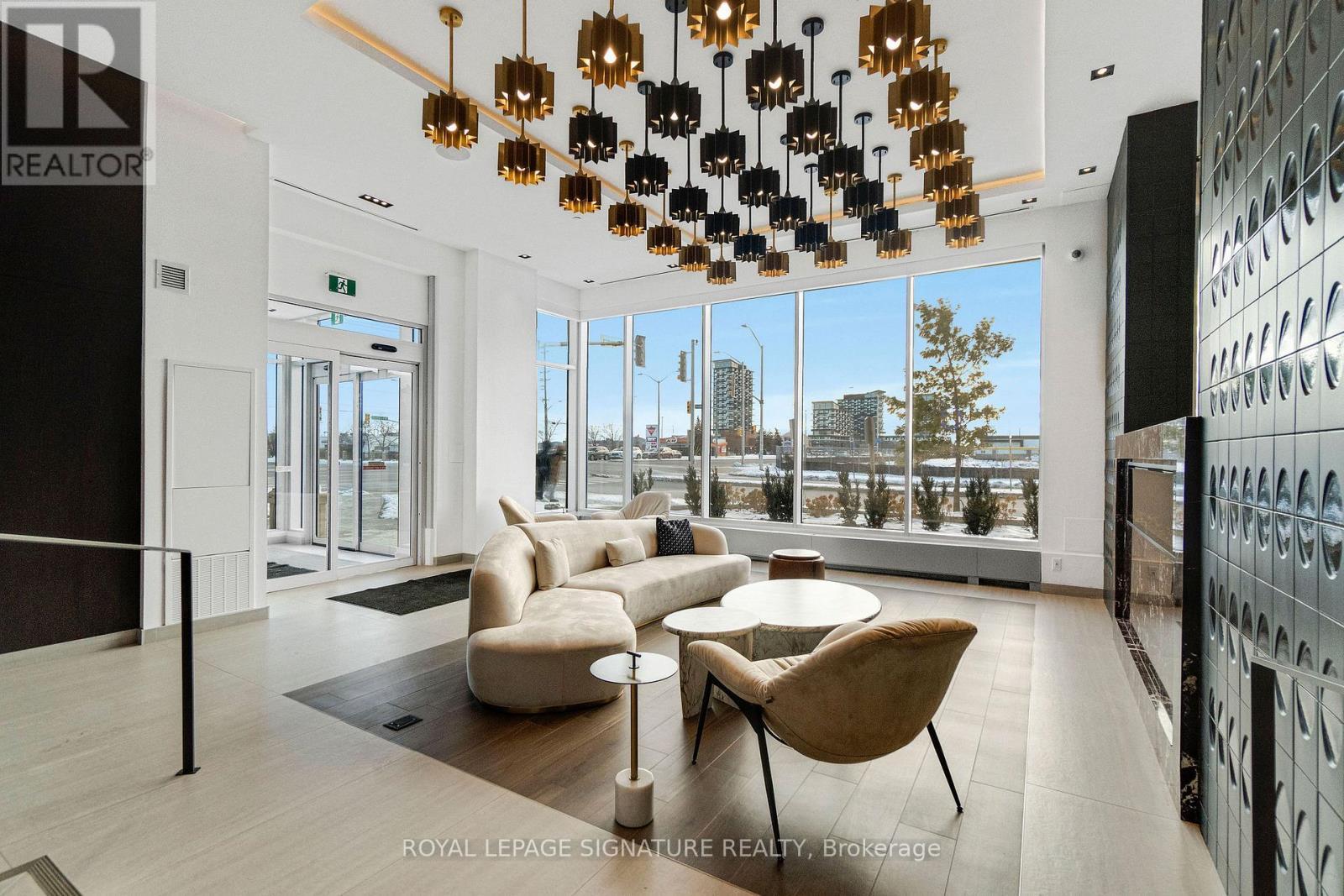 Ph111 - 412 Silver Maple Road, Oakville, ON - Indoor