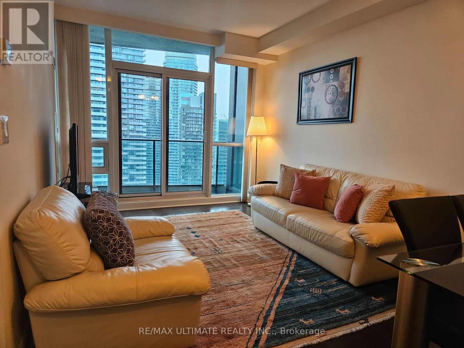 4901 - 33 Bay Street, Toronto, ON - Indoor Photo Showing Living Room