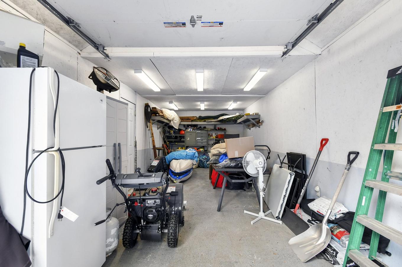 Garage - 901 Rue Des Pâquerettes, Chertsey, QC - Indoor Photo Showing Other Room
