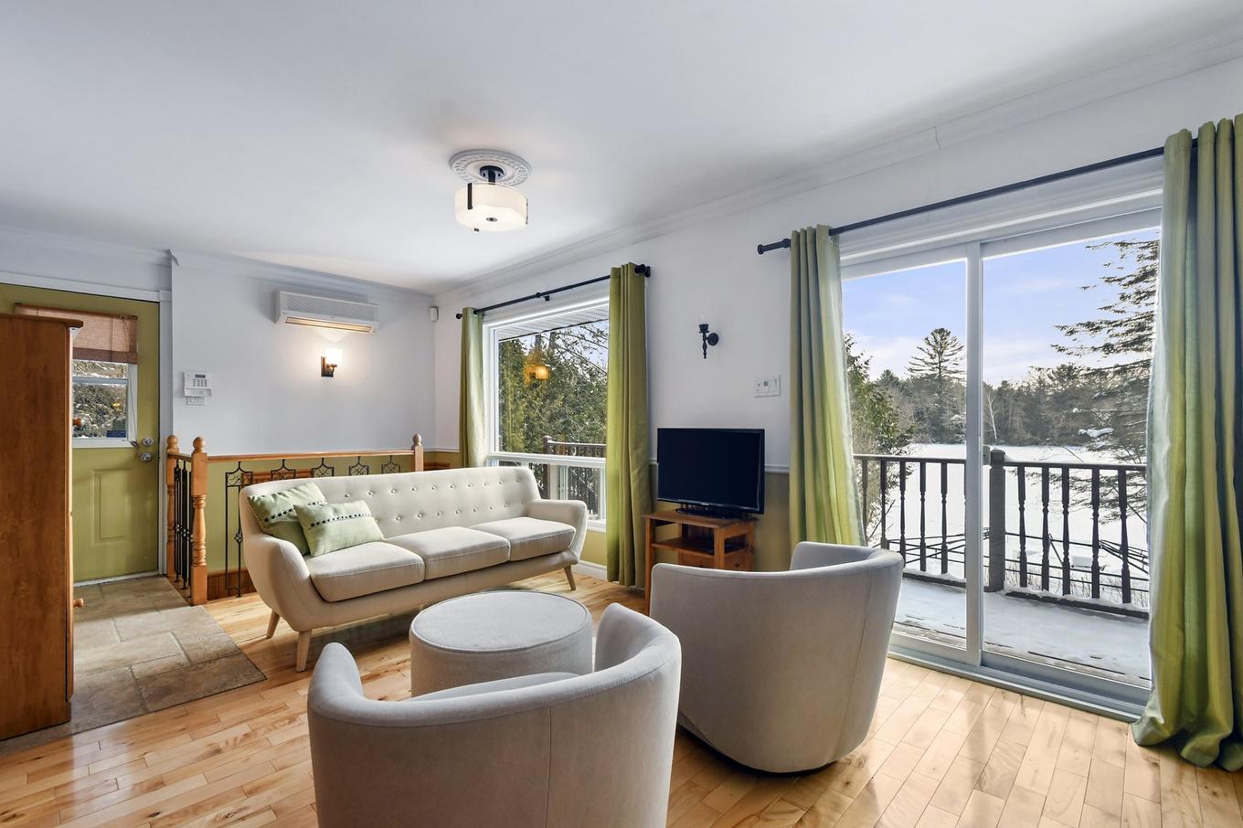 Salon - 901 Rue Des Pâquerettes, Chertsey, QC - Indoor Photo Showing Living Room