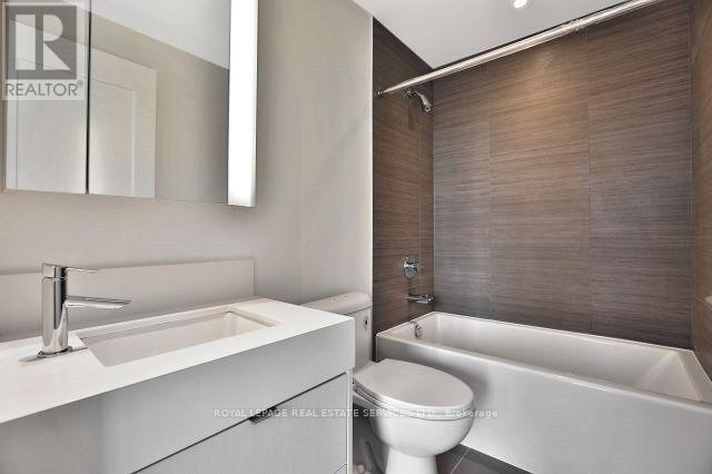 3903 - 10 York Street, Toronto, ON - Indoor Photo Showing Bathroom